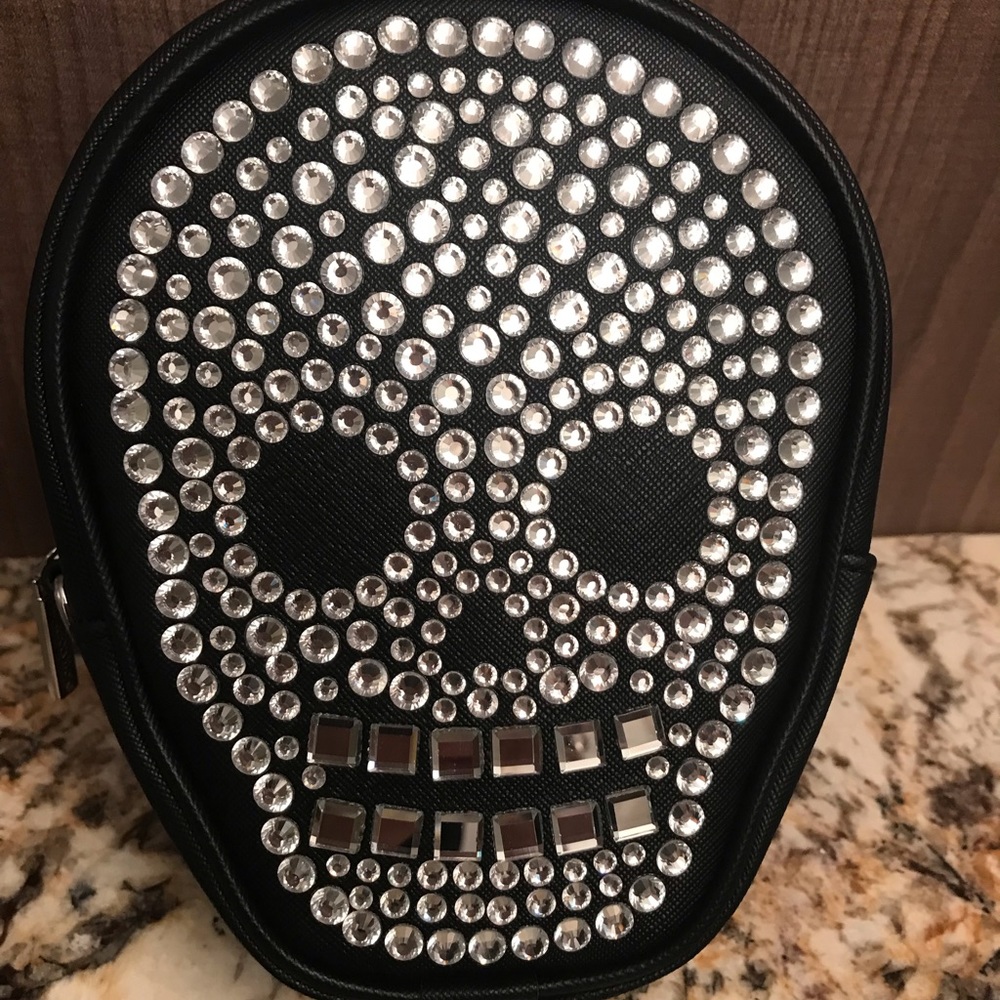 BBW SKULL CROSS COSMETIC BODY BAG WITH BLACK SHOULDER STRAP!!  HALLOWEEN 23